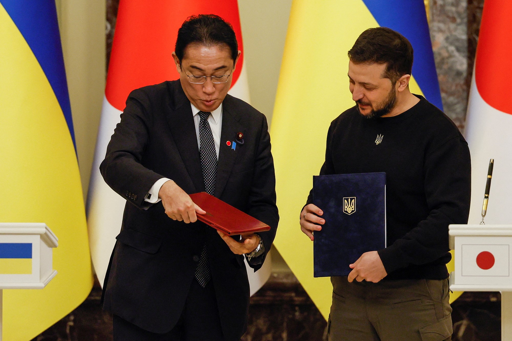 Ukraine's President Volodymyr Zelenskiy and Japanese Prime Minister Fumio Kishida .