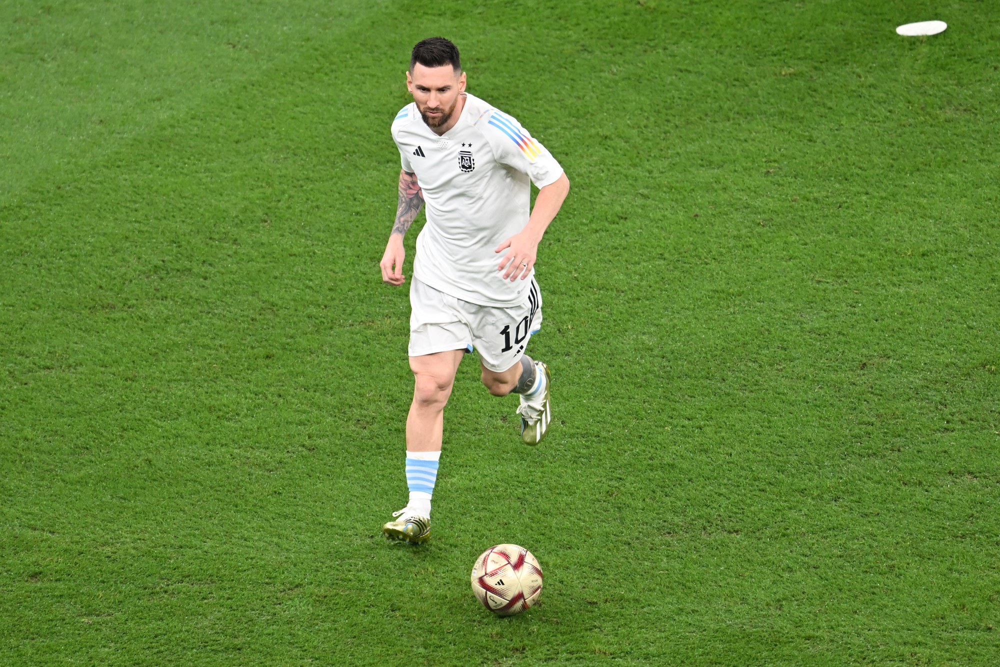 Lionel Messi warms up