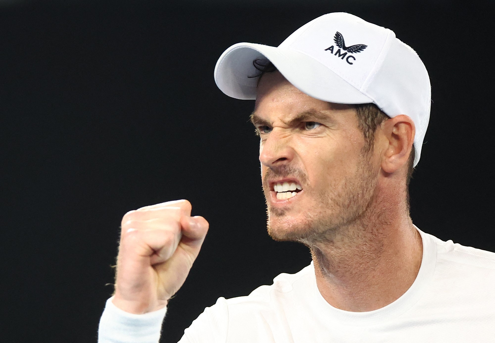 Andy Murray clenches his fist