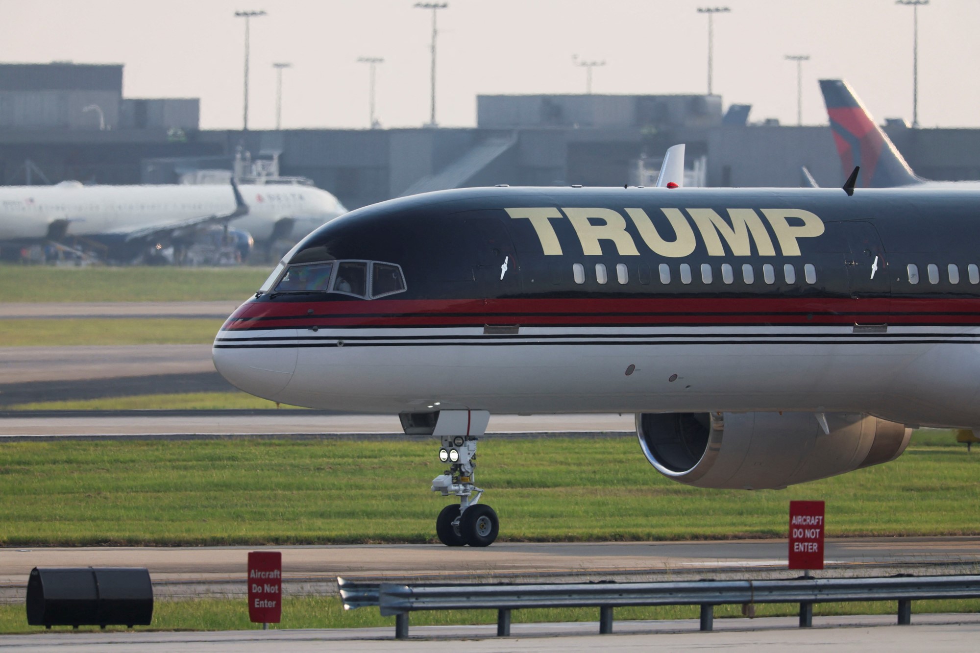 Trump force one blue and red 