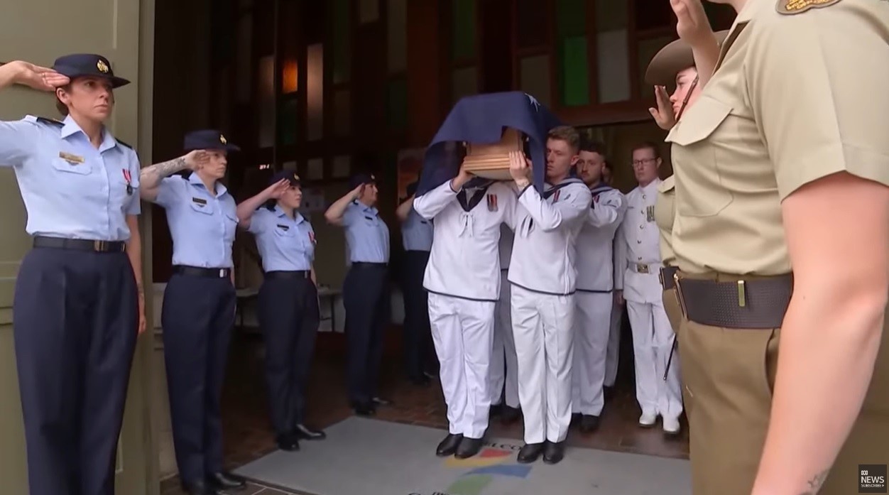 Bill Hayden's coffin leaves a church in Ipswich being carried by soldiers.