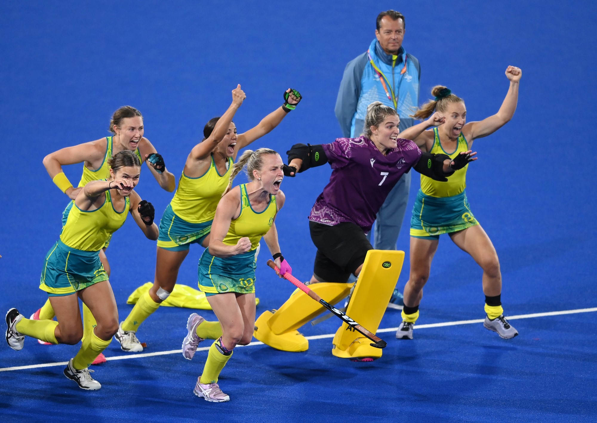 Hockeyroos players shout after winning the Commonwealth Games semi-final against India.