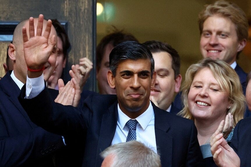 Rishi waves as party members cheer him on outside Downing Street.