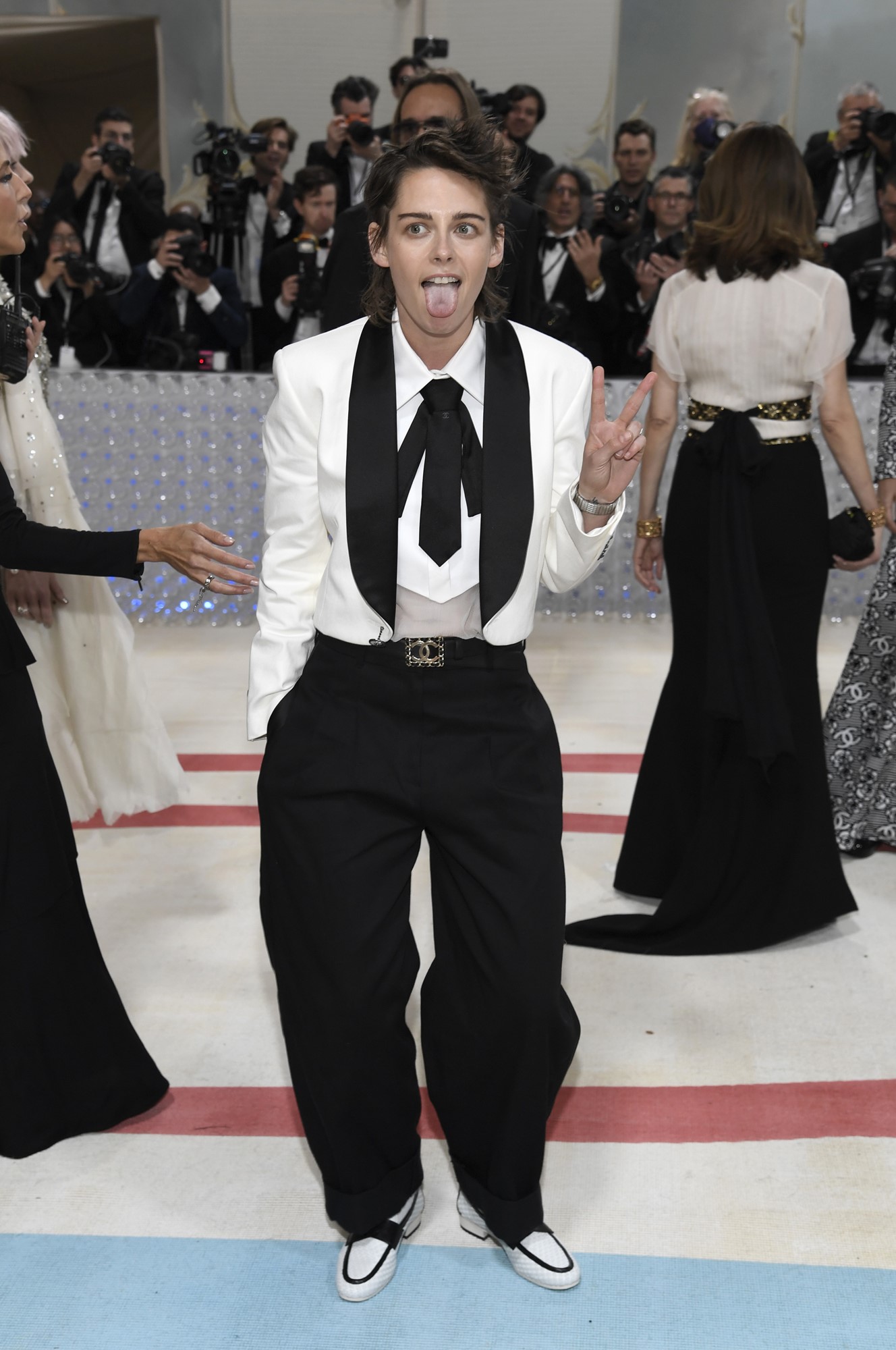 The 'Skinny Arm' and Other Met Ball Poses - ABC News