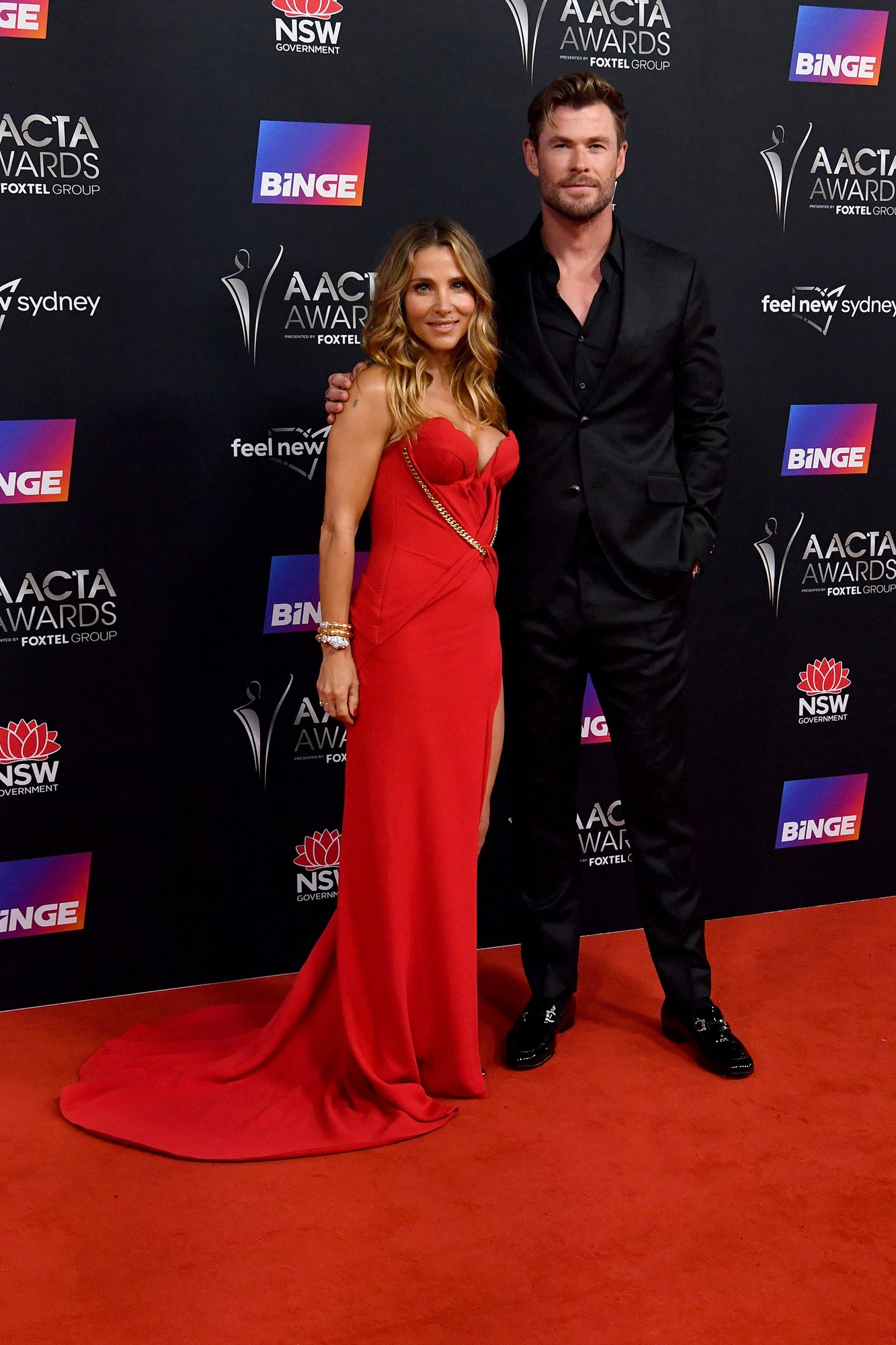 Elsa and Chris pose on the red carpet.