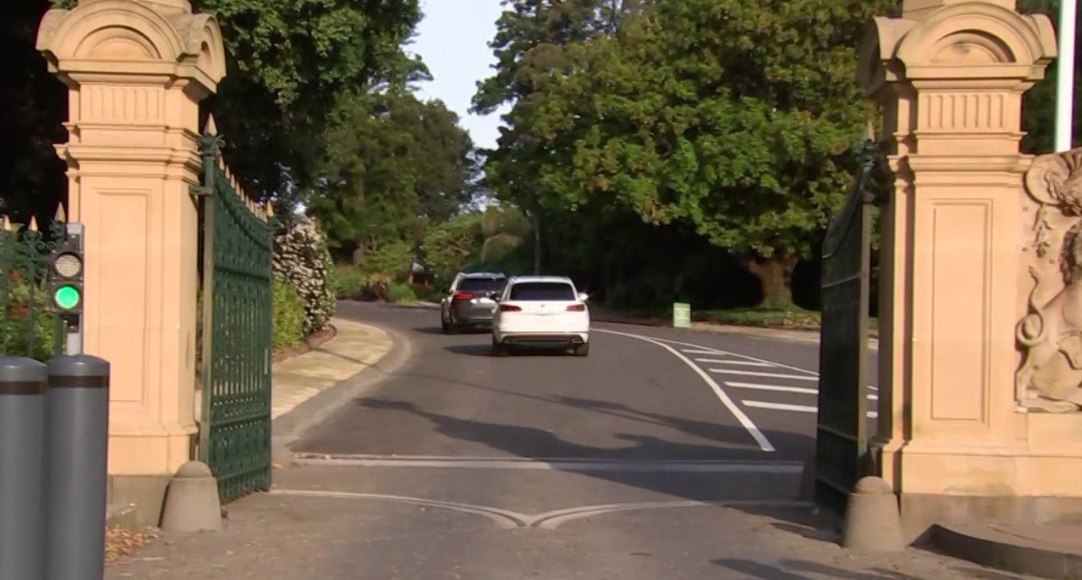 Cars drive to Parliament House.