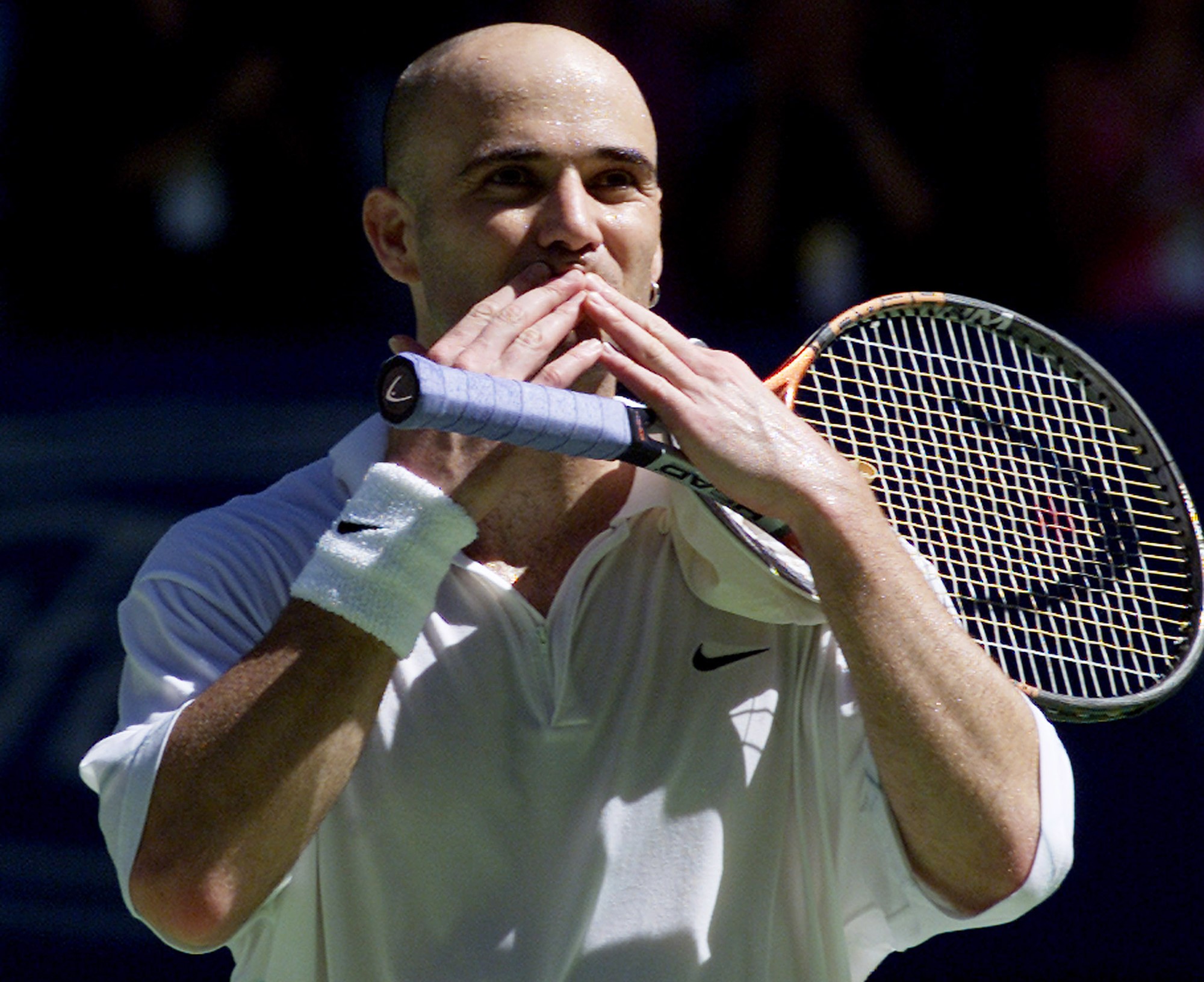 Andre Agassi blows a kiss to the crowd.