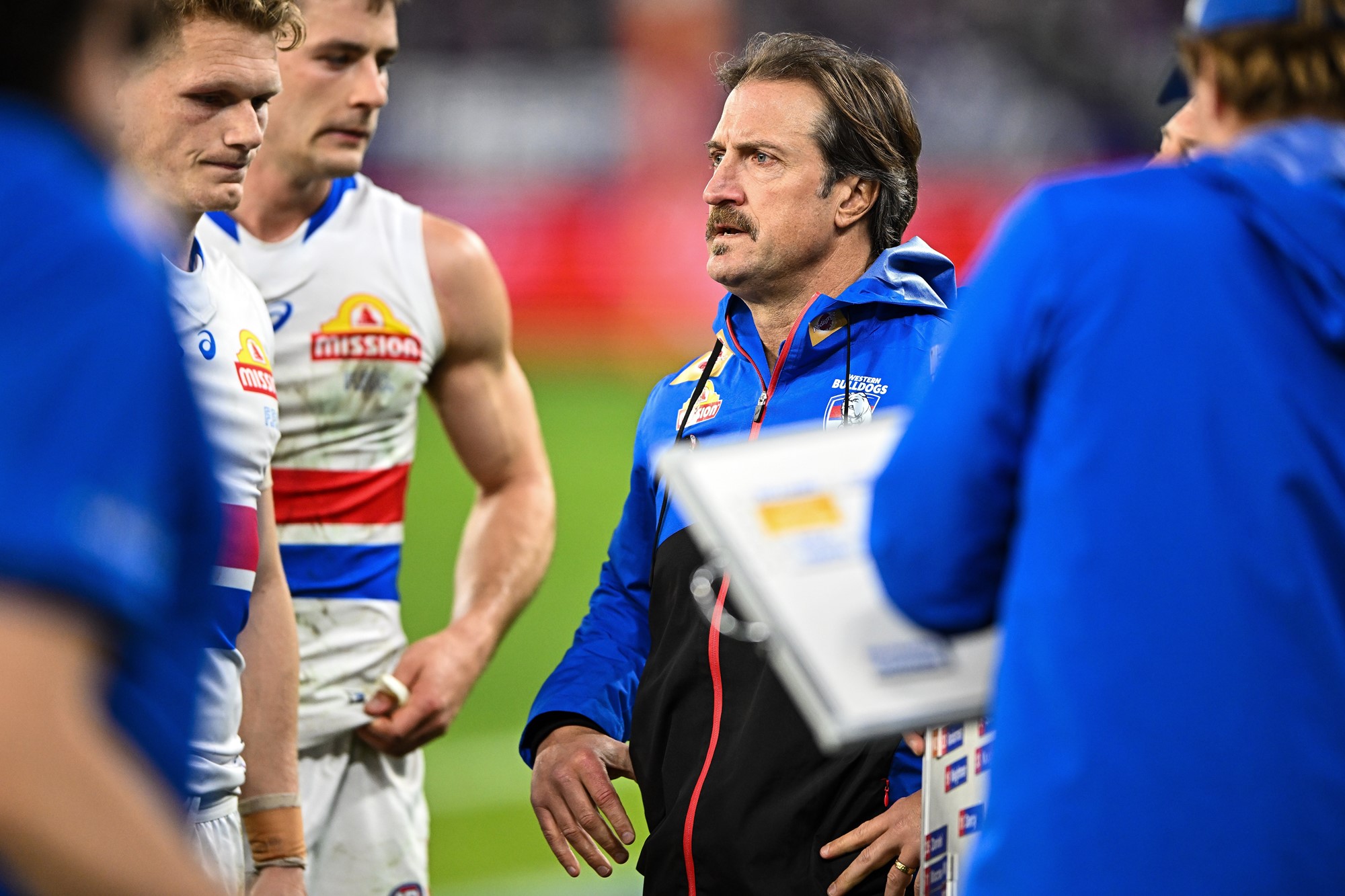 Luke Beveridge talks to his team