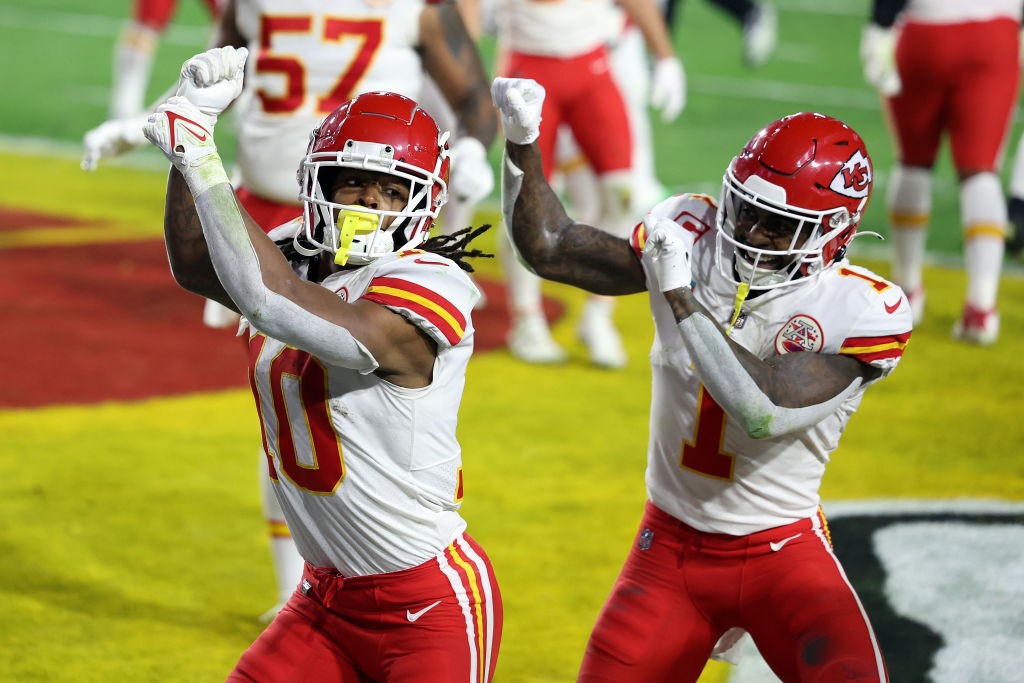 Super Bowl 57: Kansas City Chiefs fight back to beat Philadelphia Eagles  38-35 in thriller - BBC Sport