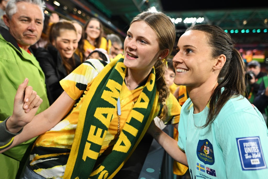 Hayley Raso poses for a photo with a fan at the Women's World Cup.