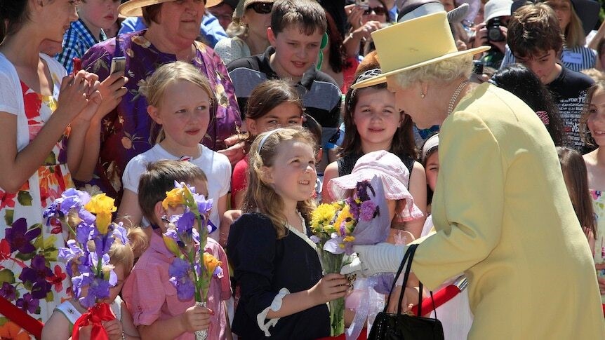 Queen Elizabeth talks to children in a crowd