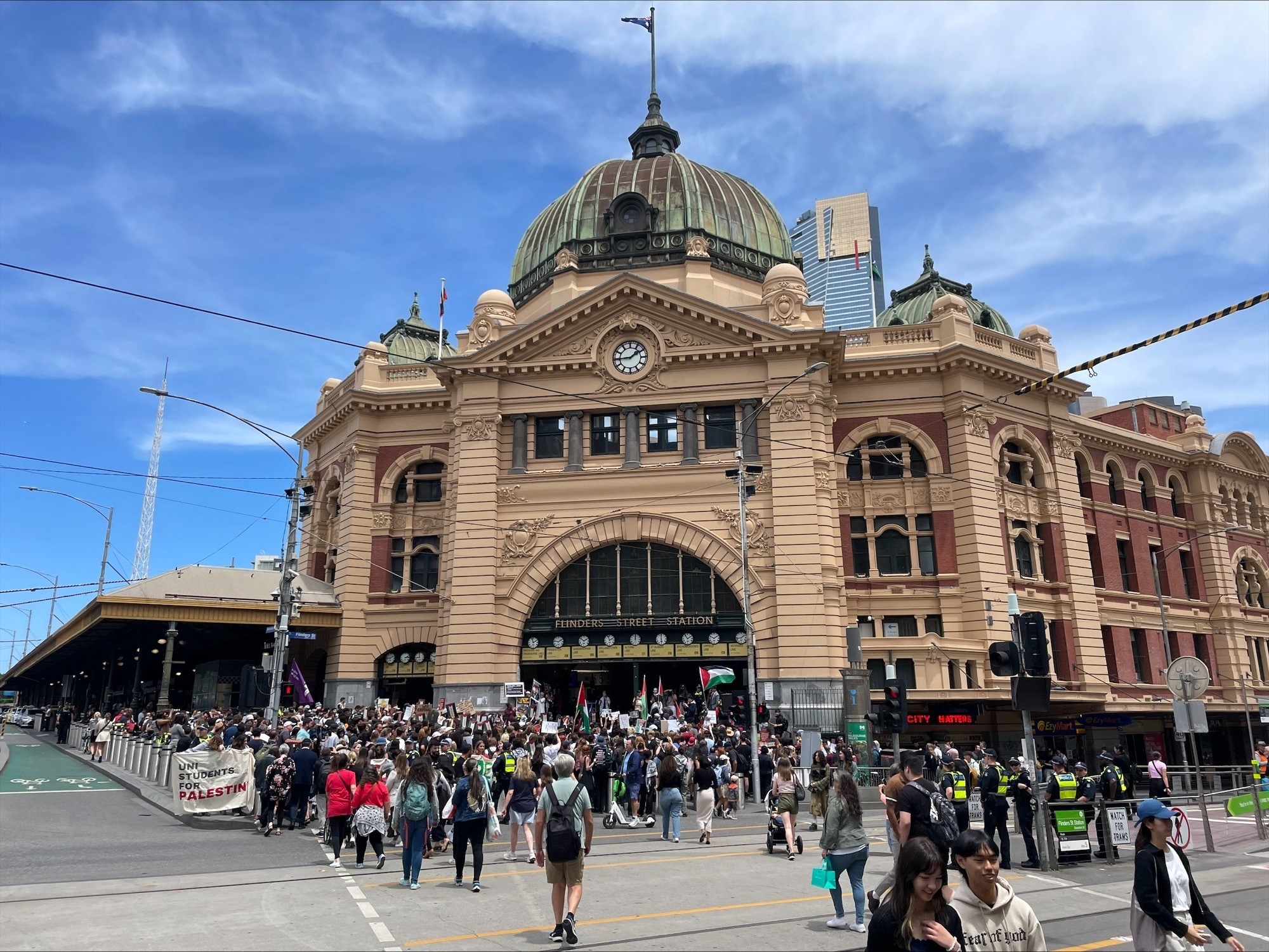 Crowd gathers outside of Melbourne's Flinders Street Station./ 