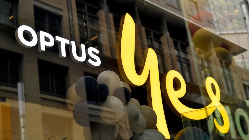 an Optus shop logo