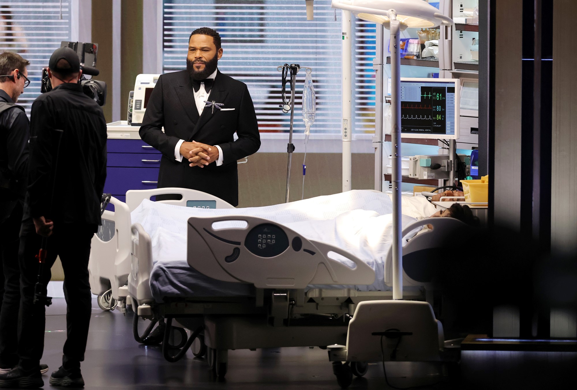 Anthony Anderson in front of a hospital bed.