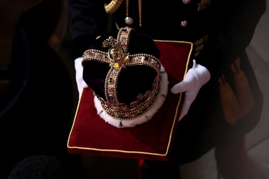 A close up of the crown.